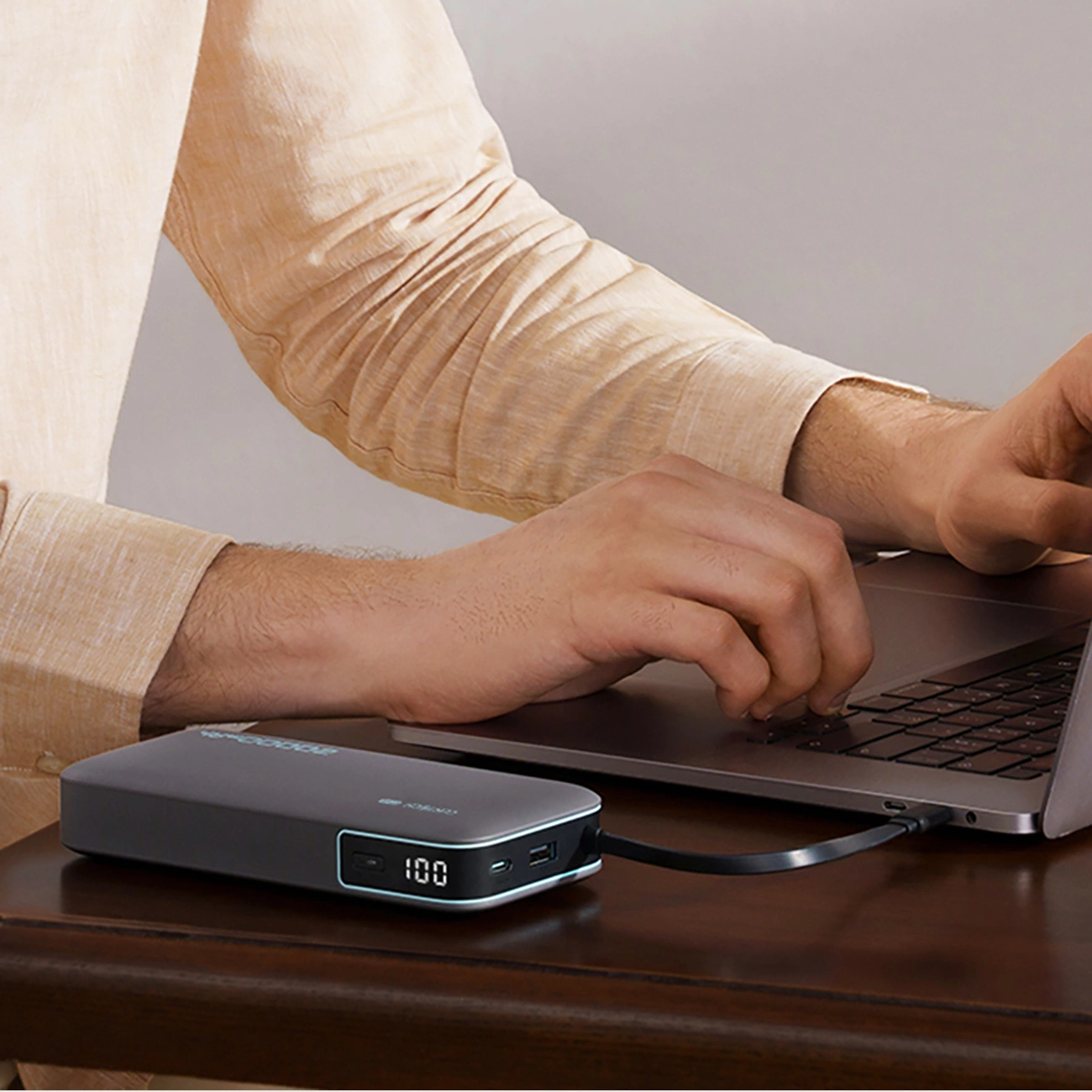 Bateria Externa Cuktech, 20000mAh, 55W, QC + PD, 1 x USB-A - 2 x USB-C, Cinza CUKP200NGLDG