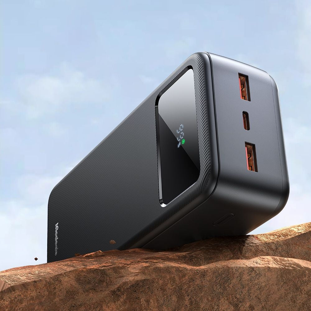 Bateria Externa McDodo MC-4240, 30000mAh, 22.5W, QC + PD, 2 x USB-A - 1 x USB-C, Preta