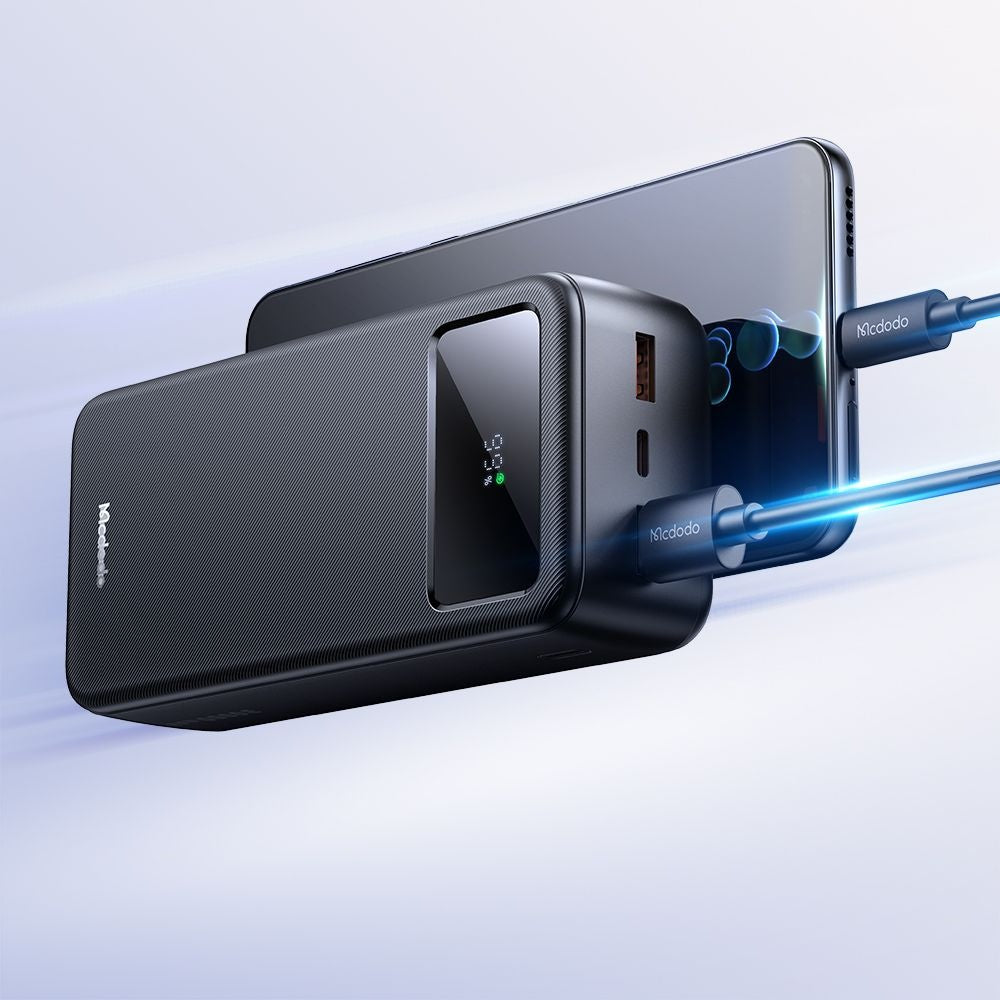 Bateria Externa McDodo MC-4240, 30000mAh, 22.5W, QC + PD, 2 x USB-A - 1 x USB-C, Preta