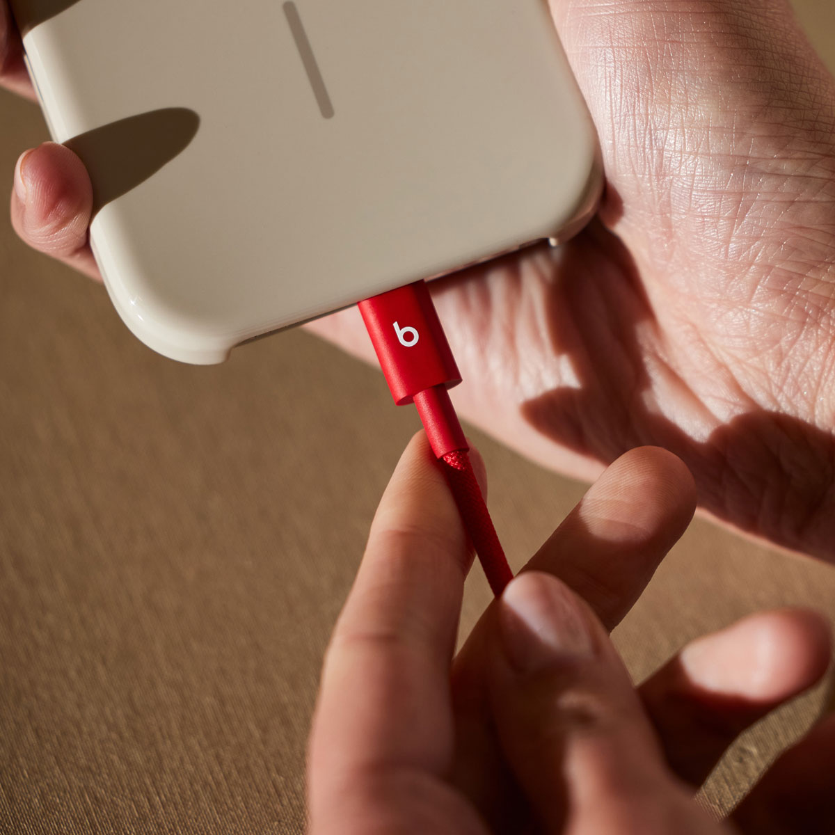 Cabo de Dados e Carregamento USB-C - USB-C Beats, 1.5m, Vermelho MDGF4ZM/A