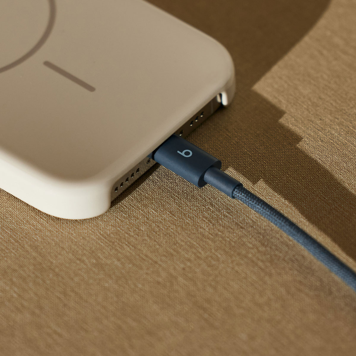 Cabo de Dados e Carregamento USB-C - USB-C Beats, 1.5m, Azul MDGE4ZM/A