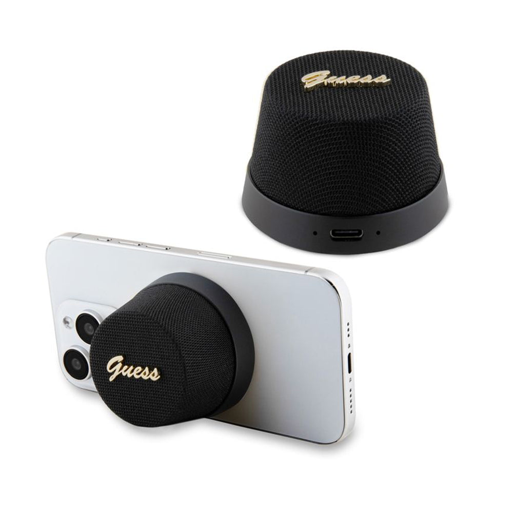 Coluna Portátil Bluetooth Guess Stand Magnético Script Metal, 3W, Preta