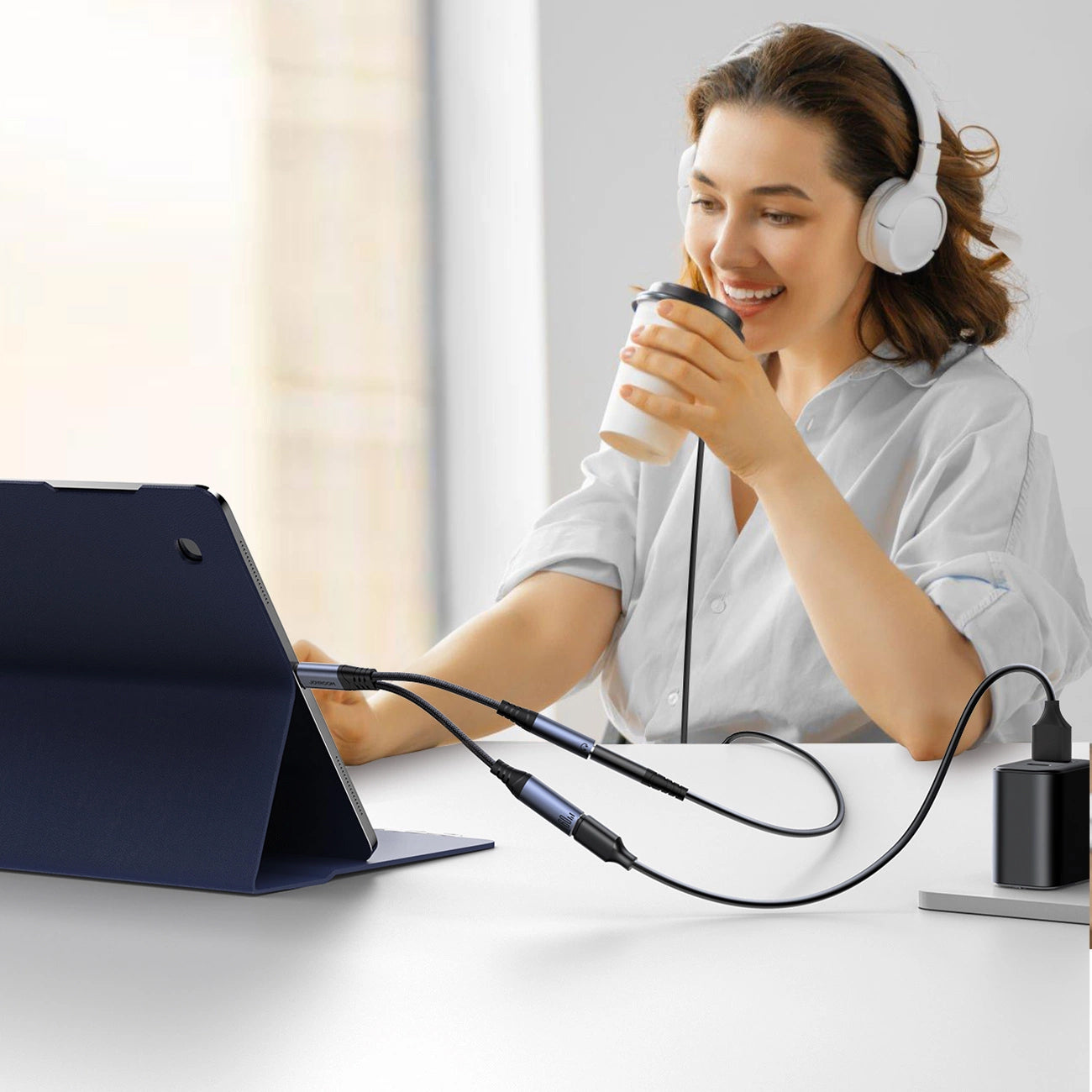 Cabo de Áudio USB-C - 3.5mm / USB-C Joyroom SY-C02, 0.14m, Preto