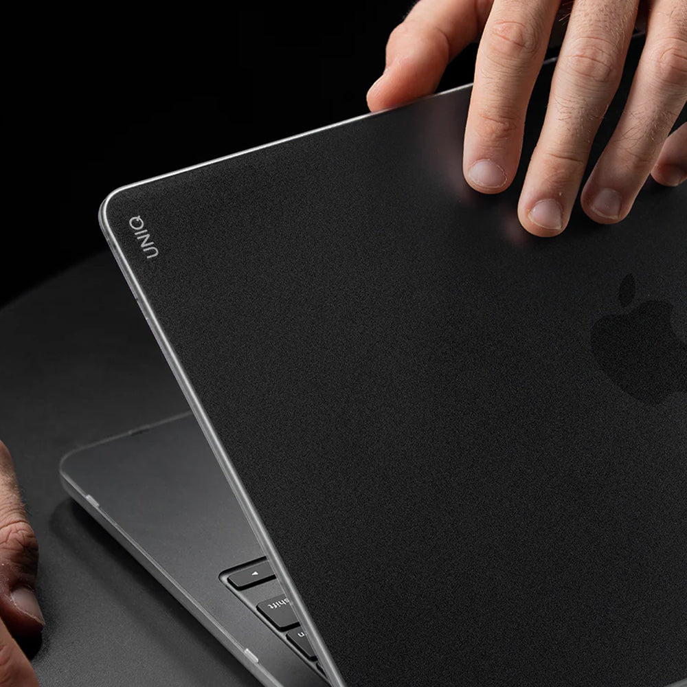 Capa UNIQ Claro para Apple MacBook Pro 16 polegadas (2026) / (2024) / (2023) / (2021), Cinza Fosco