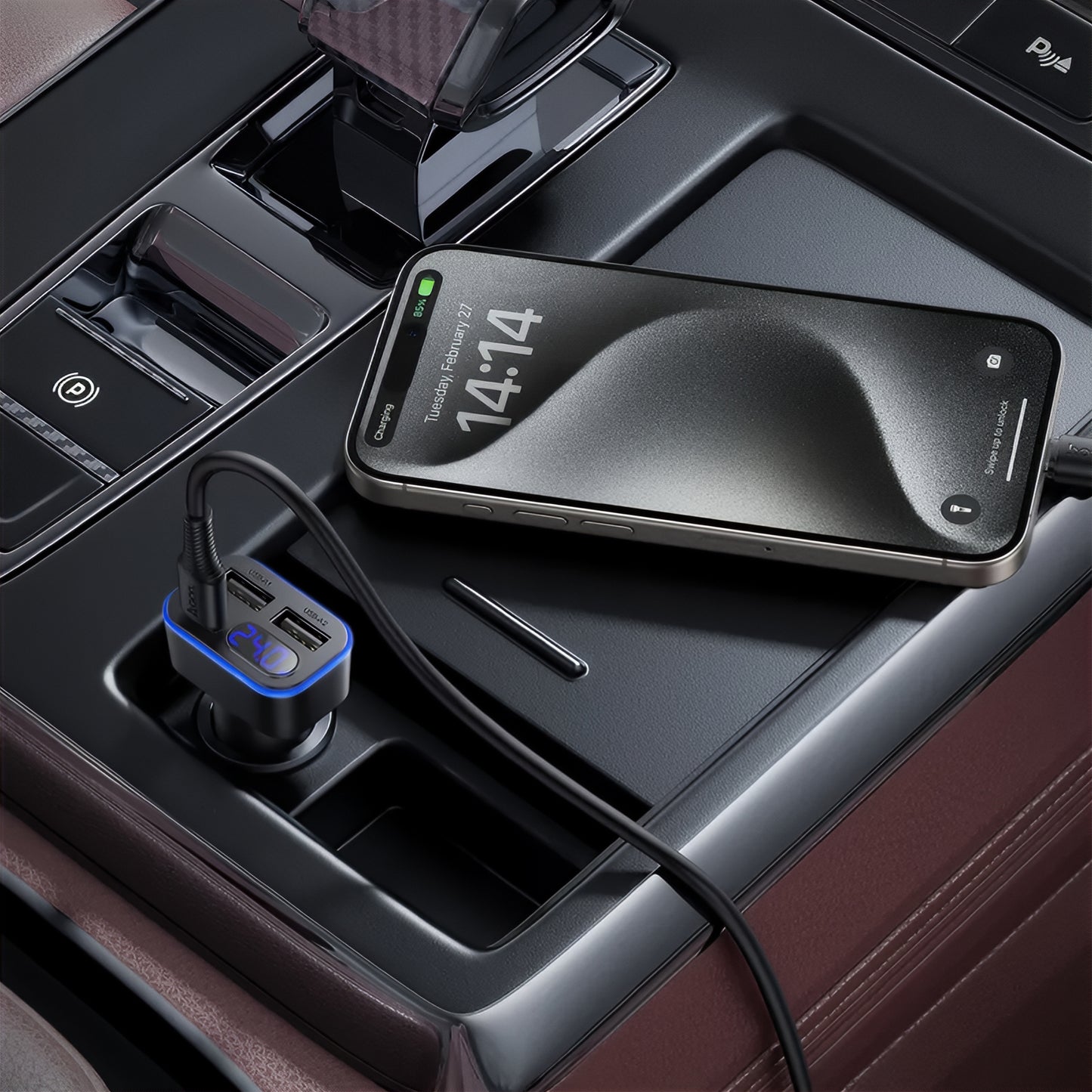 Carregador Auto HOCO Z63A Display, 42W, 3A, 1 x USB-C - 2 x USB-A, Preto