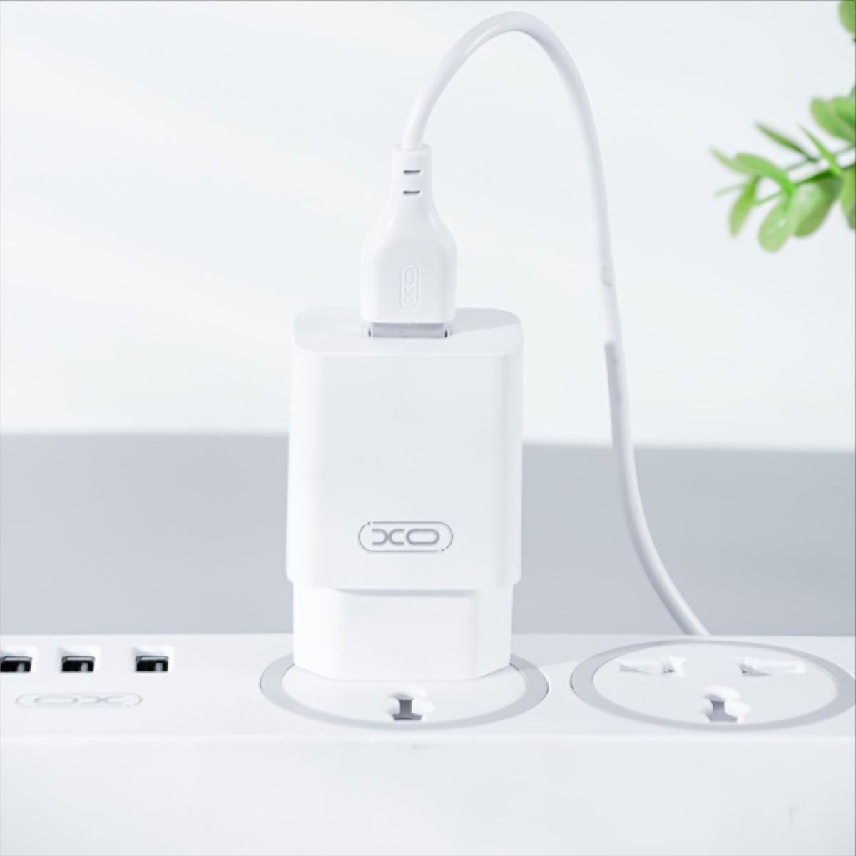Carregador de Rede com Cabo USB-C XO Design L99, 12W, 2.4A, 1 x USB-A, Branco